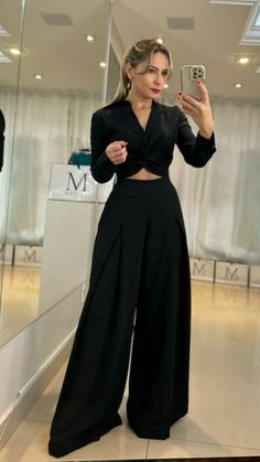 Pallazo Outfit, Freezing Winter Outfits, Black Palazzo Pants Outfit, Winter Outfits Cold Freezing, School Outfits Ideas, Winter Outfits Korean, Outfit Ideas Winter, Outfits Cold, Lehenga Blouse Designs