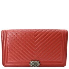 Designer: Chanel Retail: N/A Model: Long Flap Style: Wallet Material: Chevron Leather Color: Red Date/Authenticity Code: 26230171 Made Year: 2018 To 2019 Measurements: W 7.6" X H 4.1" X D 1.2" Accessories: Dust Bag. Sku: Dd14210 Condition Details: Rank A: Overall Mint Condition. Please See The Pictures Carefully. Smell: No Smell. Please Check The Details And Pictures Before Purchasing. Please Do Not Hesitate To Ask Questions Regarding Our Products Or Services, We Will Be More Than Happy To Serve You With The Best Of Our Efforts. Prada Tote Bag, Red Chanel, Red Dates, Hermes Bags, Vuitton Bag, Fendi Bags, Clutch Wallet, Prada Bag, Dior Bag