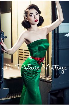 Vintage Fitted Strapless Evening Dress, Luxury Green Retro Dress, Le Palais Vintage Dresses, Mirror Palais Bustier, Retro Green Velvet Dress, La Palais Vintage, Feminine Women, Empire Dress, Trumpeter