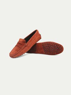 These Aurélien Moccasins Driving Shoes Red for Women Size 9/9.5 symbolize Mediterranean style and ultimate comfort. A combination of traditional details and a contemporary twist. This model is made in  Suède. The  Shoes are made entirely by hand in Italy. For exclusive, luxurious and handmade Italian Shoes you've come to the right place at Aurélien! Womens Driving Loafers, Driving Shoes Women, Orange Accessories, Moccasins Women, Moccasins Mens, Driving Moccasins, Italian Shoes, Driving Loafers, The Black Keys