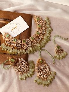 Pakistan Jewelry Pakistani Bridal, Pakistani Wedding Jewelry Sets, Desi Jewelry Simple, Lehenga Jewellery Ideas Simple, Pakistani Jewelry Simple, Simple Jewellery Design Indian, Bridal Jewellery Indian Kundan, Pakistani Wedding Jewelry