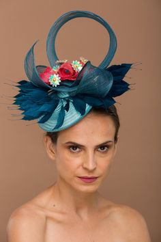 Navy Fascinator is a perfect peice which can go from formal to semi nformal occasions and can be styled with party dress.   Occasion: Apart from derby, it is ideal for other spring or summer events like brunch, cocktail, sundowner, pre wedding theme events, destination wedding, anniversary, bachelorette party, engagement, bridal shower, bride's mother fascinator, church fascinator hat, polo sports event or make someone feel special with one of a kind luxury gift. The design will make you stand o Evening Fascinator With Pinched Crown For Kentucky Derby, Elegant Green Mini Hat For Party, Chic Evening Fascinator With Pinched Crown, Elegant Sinamay Fascinator For Formal Occasions, Summer Evening Mini Hats With Flower Shape, Evening Pinched Crown Headpiece For Kentucky Derby, Evening Headpiece With Pinched Crown For Kentucky Derby, Green Headpieces For Royal Ascot Party, Summer Flower Fascinator For Formal Occasions