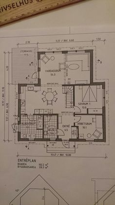 the floor plan for an apartment with two levels