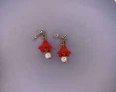 Red flower earrings to pair with your outfit on sunny or rainy days ❤️ Red Flower Shaped Earrings For Spring, Red Jewelry With Flower Charm For Spring, Red Flower Charm Jewelry For Spring, Spring Red Jewelry With Flower Charm, Red Spring Jewelry With Flower Charm, Red Drop Earrings For Spring, Red Jewelry Spring Gift, Red Jewelry For Spring Gift, Elegant Red Flower Earrings