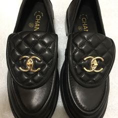 Chanel Quilted Flap Turnlock Cc Gold Logo Loafer. Size 37c . Black Leather Serial No Dg36646. 100% Original Authentic . And 100% Perfect And Excellent Condition And Only Worn It Just Three Times. No Dust Bag And Box. Made In Italy Ellis Ross, Shoes Chanel, Tracee Ellis Ross, Gold Logo, Chanel Shoes, Flat Shoes Women, Loafer Flats, Dust Bag, Black Leather