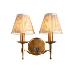 The Baylor Wall Light from Dekorfine features an elegant brass finish and a refined fabric shade, creating a sophisticated ambiance for any room. Its vintage-inspired design, with a curved brass arm and pleated lampshade, adds a touch of timeless charm while providing soft, warm lighting. Perfect for bedside areas, hallways, or living spaces, this sconce combines both function and style. The Baylor Wall Light exemplifies Dekorfine's commitment to blending classic design with modern aesthetics, m Classic Traditional Bedroom, Beige Shades, Stairwell Lighting, Double Wall Lights, Candle Shades, Lounge Lighting, Lighting Showroom, Brass Wall Light, Traditional Bedroom