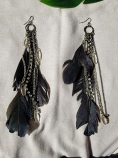 boho feather earrings Black Feathered Jewelry For Party, Black Feathered Jewelry For Festivals, Black Feather Jewelry For Party, Adjustable Black Feather Jewelry, Elegant Black Feather Jewelry, Feather Earrings Outfit, Earrings Outfit, Earrings Feather, Garment Workers