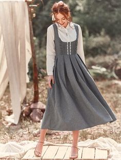 Pinafore Dress Outfit, Era Victoria, Old Fashion Dresses, Old Dresses, Hijabi Outfits, Dress Aesthetic, Lyrics Quotes, Pinafore Dress, Lace Ruffle