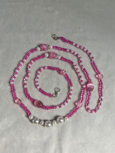 Cute Belly Chain, Cute Waist Beads Ideas, Hello Kitty Waist Beads, African Glass Bead Necklace, Beaded Waist Beads, Waste Beads Ideas, Cute Waist Beads, Pearl Waist Beads, Beaded Jewelry Inspiration