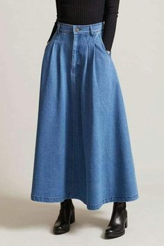 Denim Skirt Design Ideas, Jean Skirt Maxi, Jeans Skirt Outfit Summer, Jean Skirt Fall Outfits, Jean Skirt Pattern, Jean Skirts Outfit, Jean Skirt Outfits Spring, Jean Skirt Outfits Winter, Knee Length Skirt Outfit