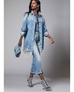 Denim Tuxedo Women, Denim Bra Outfit, Denim Outfits For Women Summer, Outfit Marzo, Denim On Denim Outfit, Boss Lady Outfit, Bra Outfit, Outfit Elegantes