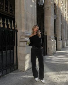 #BEAUTY, #RELATIONSHIPS #Fashion #Animals #Outfits #Winter Outfits #Animals Black Top Outfit, Shoulder Tops Outfit, Black Pants Outfit, Samba Outfit, Money Fashion, Looks Jeans, Look Adidas, Black Jeans Outfit, Effortless Outfit