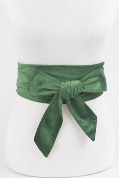 Green velvet kimono belt. APPROX. WIDTH:4". LENGTH:87.5 Cottagecore Belt, Velvet Belts, Green Waist Belt, 80s Waist Belt, Trio Halloween Costumes, Velvet Kimono, Green Belt, Wrap Belt, Fashion Belts