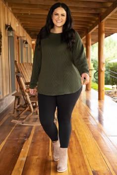 Curves and cozy vibes: Fall fashion for every body type Fall Outfits For Plus Size Women, Fall Winter Outfits Plus Size, Plus Size Teacher Outfits, Fall Teacher Outfits, Easy Fall Outfits, Bonfire Outfit, Utah Outfits, Glam Accessories, Fair Outfits