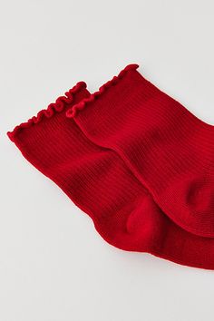 A sweet take on the essential ribbed knit socks, this pair of lightweight socks has a ruffled lettuce edge. Features Lettuce-edge ribbed socks Essential ribbed knit socks Lightweight feel Femme lettuce edges Content + Care 70% Cotton, 28% polyester, 2% spandex Machine wash Imported Size Crew sock length | Lettuce-Edge Ribbed Sock in Maroon, Women's at Urban Outfitters