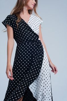 Black White Wrap Dress with Polka Dots. This short-sleeve double-layered airy polka-dot midi wrap dress has a trendy asymmetrical hemline and eye-catching contrasting blocks of color. Wrap dresses flatter every figure type. The wrapping component helps to define your neckline. The v-neck helps create a balance between your hips and your chest. The wrap dress also helps define your waistline, which celebrates your hour-glass figure. Fashion psychologists say that people drawn to polka dots have l Long Dress With Short Sleeves, Figure Fashion, White Wrap Dress, Polka Dot Maxi Dresses, Polka Dots Fashion, Dress With Short Sleeves, Hour Glass, Midi Wrap Dress, Black White Dress