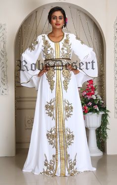 Types Of Women Dresses, Designer Kaftan, Caftan Dresses, Arabic Wedding Dresses, Moroccan Kaftan Dress, Vs Image, Stone Embroidery, Kaftan Gown, Arabic Dress