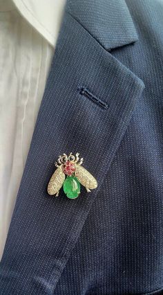 Luxury Green Brooches For Wedding, Elegant Collectible Lapel Pin, Luxury Green Brooches For Anniversary, Elegant Green Pins For Gifts, Formal Gold Gemstone Brooches, Luxury Green Brooch For Anniversary, Green Fine Jewelry Brooches For Wedding, Luxury Oval Brooches For Anniversary, Elegant Yellow Gold Brooches For Ceremonial Wear