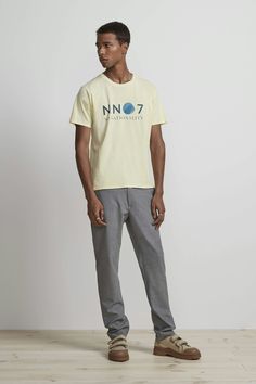 Buy your Theo 1228 Lightweight Tailored Regular men's chinos from NN.07. Get free shipping on orders above 350 USD and enjoy free returns. Taxes and duties included. Styles made to last - for everyday use. Men's Chinos, Linen Tshirts, Mens Chinos, Stay In Shape, Casual Jeans, Jeans Dress, Shirt Shop, White Undershirt, Casual Pants