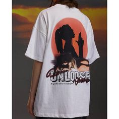 The sublime Oversize "Sunset" T-Shirt Are you a sunset gazer? Complete the perfect sunset enthusiast's outfit with this beautiful oversized t-shirt. Whether you're going to a live show or just strolling around town, you'll be able to wear this great top adorned with graphics unique to this magnificent natural phenomenon. Offered in white, this top perfectly carries the codes of cool attitude. Designed with minimal information, just a straight cut and short sleeves, it highlights the graphic prin Oversized T-shirt For Beach Season Streetwear, Oversized T-shirt With White Print For Streetwear, Urban Style Oversized T-shirt With Logo Print, Oversized Orange T-shirt For Streetwear, Oversized Yellow Graphic T-shirt, Cool Attitude, Perfect Sunset, Shirt Oversize, T Shirt Oversize