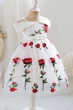 Black Flower Girl Dress, Girl Dress White, Photo Portraits, Matching Sisters, Girls Black Dress, Sibling Outfits, Dress With Embroidery, Tulle Flower Girl, Flower Girl Dresses Tulle