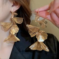 Exquisite Metal Flower Long Dangle Earrings Jewelry Delicate, Luxury Gifts For Her, Long Tassel Earrings, Bling Shoes, Beaded Jewelry Tutorials, Metal Flower, Earrings Elegant, Long Dangle Earrings, Luxury Style