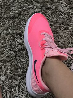 Pink Nike sneakers Pink Nike Sneakers, Trainers Outfit, Nike Trainers, Pink Nike, Pink Nikes, Nike Sneakers, Nike Free, Winter Outfits, Sneakers Nike