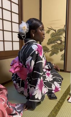 Credit to gorgeous bintalove on tt♡ #Japan #Kimono #teaceremony #blackbeauty Japanese Tokyo, Tokyo Trip, Traditional Japanese Kimono, Japan Kimono, Kimono Outfit, Japan Woman, Black Femininity, Japan Aesthetic, Human Poses Reference