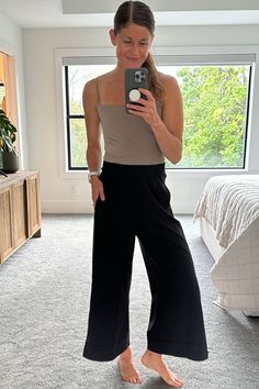 woman posing in lululemon pants Lululemon Aesthetic Outfits, Wfh Outfits, Latest Workout, Healthy Cook Books, Circle Mirror, Lululemon Pants, Workout Gear, Mom And Baby, New Moms