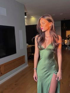 prom dress inspiration, golden hour, prom photos, green dress, babyboo dress Confirmation Dresses, Senior Prom Dresses, Prom Photos, Prom Dress Inspiration, Green Prom Dress, Dress Inspiration, Prom Makeup, Red Carpet Dresses, Long Prom Dress