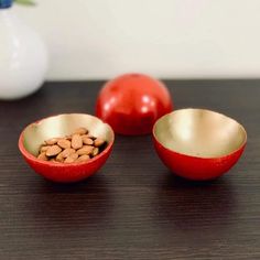 Mini DIY Concrete Bowls for Christmas - Artsy Pretty Plants Plasticine Clay, Disposable Bowls, Outside Paint, Cement Candle, Mini Diy, Christmas Planters, Bath Bomb Molds