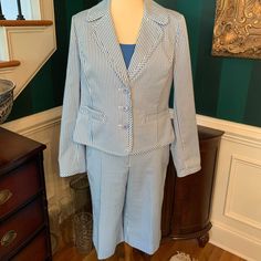 St, John Blue Seersucker Stripped Bermuda Shorts Suit With Blazer And Solid Blue Tank Top. Wow This Is Amazing And So Unique. New Suit - Never Worn - Tags Were Removed Gold Signature Medallions That Are Engraved St. John On Each Piece Shorts - Size 6 - $795 Jacket - Size 10 - $1,295 Top - Medium - $295 It’s Just Gorgeous!!!!! Over 80% Discount Spring Pinstripe Suits For Office, Striped Fitted Blazer With Pockets, Fitted Striped Blazer With Pockets, Spring Pinstripe Office Suits, Spring Office Pinstripe Suits, Pinstripe Long Sleeve Suit For Spring, Spring Pinstripe Suit With Long Sleeves, Spring Pinstripe Long Sleeve Suits, Fitted Pinstripe Blazer For Spring