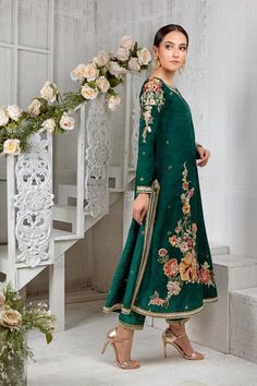 Punjabi Suit Boutique, Shadi Dresses, Designer Outfit, Desi Bride, Applique Work, Bridal Dresses Pakistan, Lehenga Style, Pakistani Fashion Party Wear, Ethnic Dress