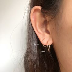 Simple small dainty hoop earrings, made from wire.  Every single piece is handmade so it might slightly look different from each other. Sold as 1 PAIR Thickness: 20 gauge/0.8mm Material & color:  1. Copper plated wire, nickel free  2. Sterling silver, 14k Gold filled and 14k Rose gold filled Choose your options Size 14mm/0.55" Size 17mm/0.67" Mixed, 1piece 14mm and 1piece 17mm When putting them on please take your time, give a slight twist and ease through pierce hook into the eye loop and secur Earrings Small Hoops, Simple Hoop Earrings, Dainty Hoop Earrings, Le Crochet, Earrings Dainty, Copper Plated, Earrings Photo, Jewelry Earrings Hoops, Jewelry Plate