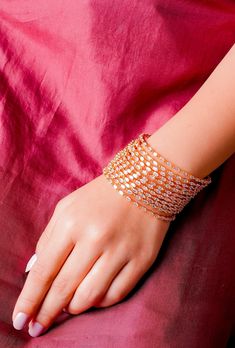 Polki Bangles feature uncut diamonds set in a traditional and rustic design. They are perfect for adding a touch of elegance and vintage charm to your ensemble. Pair them with traditional Indian outfits or use them to add a regal touch to your fusion ensembles. Choose American Diamond bangles for a glamorous and luxurious look. They can be paired with both ethnic and western outfits. Sabyasachi Bangles are known for their opulent designs and intricate craftsmanship.  *𝐏𝐑𝐎𝐃𝐔𝐂𝐓 𝐃𝐄𝐓𝐀𝐈𝐋 Traditional Gold Diamond Bracelet, Traditional Gold Bracelets With Single Cut Diamonds, Traditional Gold Bangle With Single Cut Diamonds, Gold Diamond Jewelry With Meenakari, Traditional Gold Bangle With American Diamond, Gold Fusion Jewelry With Stone Work, Traditional Gold Diamond Bracelet Hand Set, Traditional Gold Diamond Bangle Bracelet, Festive Diamond Temple Jewelry Bracelets