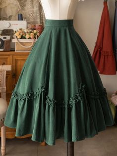 Long Skirt Types, Knee Length Skirt Pattern, Dark Green Clothes, Split Riding Skirt, Cloche Skirt, Hobbit Fashion, German Dresses, Cottage Skirt, Skirt Types