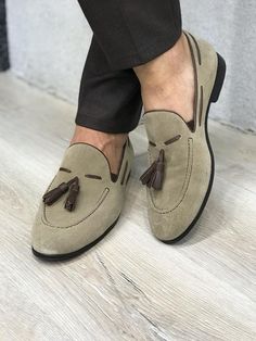 Tassel Suede Leather Cream Loafers – brabion Cream Loafers, Mens Loafers Shoes, Comfortable Mens Shoes, Smart Casual Wear, Suede Leather Shoes, Best Shoes For Men, Loafers Online, Smart Casual Outfit, Suede Loafers