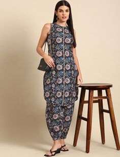 * Women Black Floral Printed Pure Cotton Kurta with Dhoti Pants Pure Cotton Kurta Set / Sleeveless Kurta Set / Indian Wedding Wear Salwar Kameez / Silk Kurta Sets / Indian Ethnic Dress / Plus Size Silk Kurta Dress Traditional Indian Wear / Salwar Kameez Dupatta / Kurti Palazzo Set * Black printed Kurta with Dhoti Pants * Kurta design:- * Floral printed * Straight shape * Regular style * Round neck, sleeveless no sleeves * Calf length length with straight hem * Pure cotton fabric * Dhoti Pants de Sleeveless Salwar Designs, Fitted Sleeveless Pant Set For Festive Occasions, Festive Fitted Sleeveless Pant Set, Designer Sleeveless Sets With Printed Motifs, Sleeveless Sets With Printed Motifs, Traditional Sleeveless Palazzo Set For Navratri, Sleeveless Designer Wear Sets For Summer, Designer Sleeveless Sets For Summer, Summer Sleeveless Designer Wear Sets