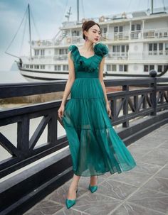 green organza dress, V neck with one side flower  perfect for all occasions, wedding, birthday, garden, beach, and office party.  Cruise ship dress or perfect for a night out.  Easy to wear and hand wash. Summer V-neck Chiffon Dress For Wedding Guest, Summer Wedding Chiffon Dress, Summer Chiffon Dress For Prom, Summer A-line Chiffon Dress With Ruffles, Spring A-line Chiffon Prom Dress, Elegant Summer Chiffon Dress For Wedding Guest, Summer Chiffon Flowy Dress For Prom, Flowy Summer Chiffon Dress For Prom, Flowy Chiffon Summer Prom Dress