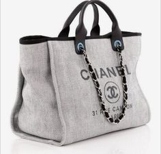 Chanel Canvas Bag, Tote Bag Chanel, How To Have Style, Handbags Chanel, Chanel Canvas, White Handbags, Chanel Art, Chanel Tote Bag, Gucci Soho