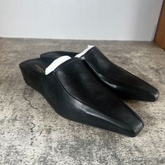 Lafayette 148 New York Ollie Grained Leather Mules Size 38 / 7.5 Brand New ~Absolutely Gorgeous ~True To Size ~No Box ~Retails $498 Office Mules With Almond Toe And Branded Insole, Pointed Toe Mules With Branded Insole For Business, Office Flat Heel Mules With Branded Insole, Classic Flat Heel Mules For Evening, Flat Heel Mules For Office With Branded Insole, Pointed Toe Calf Leather Mules For Business, Sleek Formal Mules With Flat Heel, Classic Black Mules With Textured Sole, Elegant Workwear Mules With Textured Sole