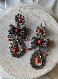 Stunning Huge Mexican Sterling Silver Filigree Red Coral Long Vintage Earrings Earrings measure 3.75 inches long Set weighs 39 grams Absolutlehy Stunning Check out or Art & Antiquities Gallery on our sister Etsy site Vinmana See link Below - We are adding beautiful Objects daily https://www.etsy.com/shop/vinmana Silver Payal, Vintage Jewelry Crafts, Beautiful Objects, Usa Jewelry, Mexican Jewelry, Funky Jewelry, Sterling Silver Filigree, Handcrafted Necklace, Sterling Silver Flowers