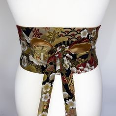 Elevate your style with this exquisite Obi Style Belt, featuring a luxurious Japanese Red Crowned Crane & Gold Floral Kimono Pattern and lined with opulent Duchess Satin. This unique accessory seamlessly blends traditional Japanese aesthetics with contemporary fashion, making it a standout addition to any wardrobe. Features: * Design: Beautifully adorned with a traditional Japanese red crowned crane and gold floral pattern, this belt captures the elegance and symbolism of classic kimono designs. Obi Pattern Belts, Kimono Accessories Traditional, Obi Belt Batik, Necktie Projects, Obi Style, Japanese Kimono Obi Belt, Kimono Belt, Belt Kimono, Crowned Crane