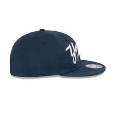 The New York Yankees Retro Crown 9FIFTY Adjustable Cap features an embroidered Yankees Cooperstown logo at the front panels, a green undervisor, and a snapback closure at the rear. Embroidered Logo Flat Cap For Baseball Season, Casual Fitted Flat Cap With Logo Patch, Navy Snapback Hat With Embroidered Logo, Flat Cap Fitted Hat With Embroidered Logo For Streetwear, Fitted Flat Cap With Embroidered Logo For Streetwear, Embroidered Logo Fitted Hat For Streetwear, Sports Flat Cap For Baseball Season, Navy Casual Flat Cap, Casual Navy Flat Cap