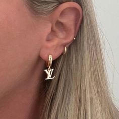 Authentic LV logo pendants set on 18k gold plated huggie hoop earrings. Product details: limited stock pendant measurements: 11x11mm earring material: 18k gold plated Dior Pearl Earrings, Lv Earrings, Channel Earrings, Louis Vuitton Earrings, Lv Logo, Crystal Heart Earrings, Shark Tooth Necklace, Tooth Necklace, Luxe Jewelry