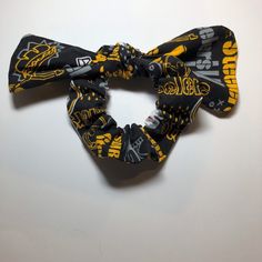 Pittsburgh Steelers Hair Scrunchy Bow NFL DISCLAIMER This is not a licensed Pittsburgh Steelers or NFL product, it is however handcrafted from licensed Pittsburgh Steelers and NFL fabric.  I am not affiliated with or sponsor by the Pittsburgh Steelers or the NFL. Ponytail Scrunchie, Henderson Nv, Vegas Golden Knights, Golden Knights, Alabama Crimson, Turbans, Pet Bandana, Pittsburgh Steelers, Hair Accessories Headbands