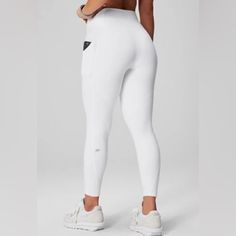 Oasis Pureluxe High-Waisted 7/8 Legging New Standard Sizing-Women: M Color: Classic White Nwot White Compression Yoga Pants For Running, White Compressive Functional Yoga Pants, White Athleisure Yoga Pants For Training, Compressive Functional White Yoga Pants, Functional White Compressive Yoga Pants, Compressive White Yoga Pants, White Functional Yoga Pants, Functional White Yoga Pants, White Activewear With Contoured Waistband For Sports