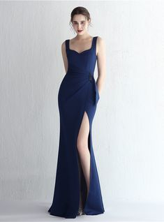 Styled in jersey material growing a sleeveless inside story neck line while the open back allures with lace-up information supporting the equipped corset. Mermaid Evening Dresses, Suspender Dress, Mermaid Dress, Casual Skirt, Navy Blue Dresses, Summer Maxi Dress, Hem Dress, Cosmopolitan, Types Of Collars