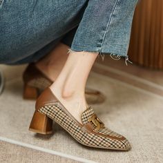 Upper Material:   Cotton FabricHeel Type:            Square heelLining Material:   GENUINE LEATHERInsole Material:    SheepskinOutsole Material: TPRHeel Height:         5cm High Heel Loafers, Latest Fashion Shoes, Womens Low Heels, Block Heel Loafers, Heeled Pumps, Chunky Heel Shoes, Spring Women, Women Party, Brown Shoe