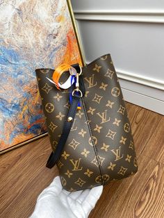 Size: 26.0cm*22.0cm*27.0cm It comes with Dust box, Care manual, Tag, and Paper bag. Supreme Bag, Discover Card, Tote Backpack, Vuitton Handbags, Louis Vuitton Handbags, Crossbody Shoulder Bag, Backpack Bags, Louis Vuitton Bag, Paper Bag